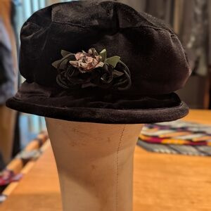 Elegant Black Velvet Beret with Floral Accent